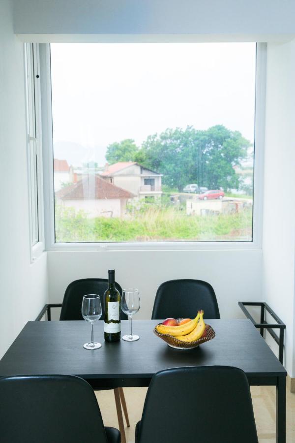 Kitehouse Usce Aparthotel Komin  Kültér fotó