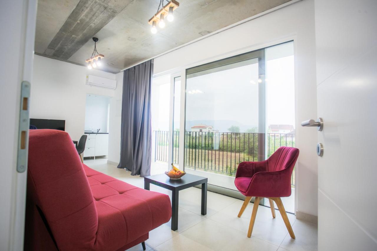 Kitehouse Usce Aparthotel Komin  Kültér fotó